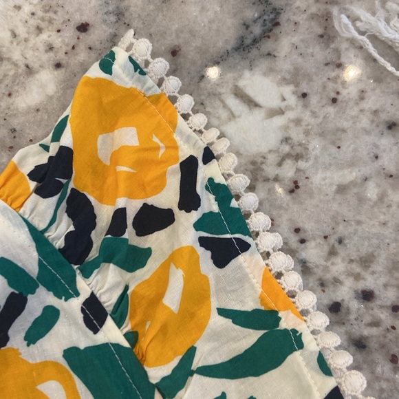 THML medium flutter sleeve top - Picture 6 of 7